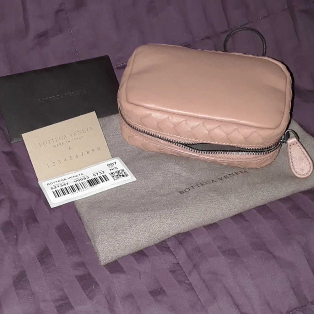 NWT Bottega Veneta INTRECCIATO NAPPA COSMETIC CASE